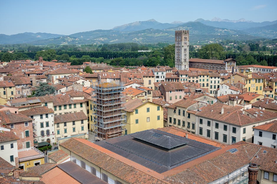 Piazza dell'Anfiteatro morning market Lucca